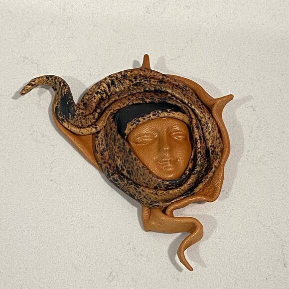 VTG Art to Wear Brooch Mexican Hand tooled Soft Leather Profile,Face, Pin,Ethnic - Picture 7 of 7